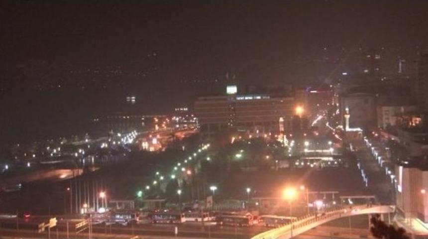 İzmir Duman Altında