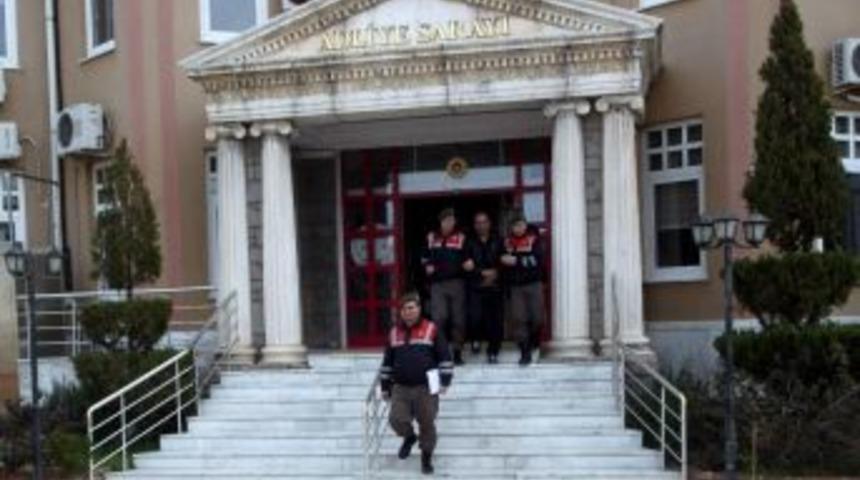 10 Su&ccedil;tan Aranan Ş&uuml;pheli Kardeşinin Kimliğiyle Yakalandı