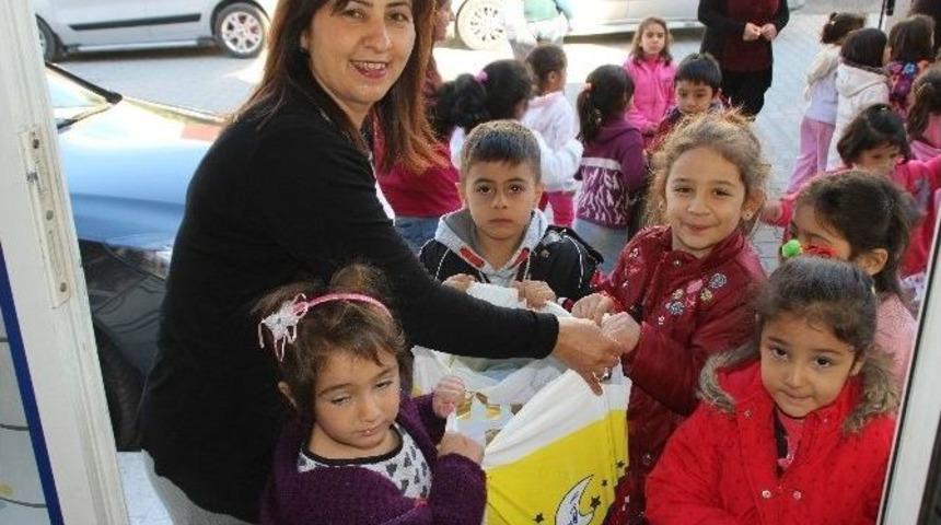 Anasınıfı &Ouml;ğrencilerinden Anlamlı Yardım