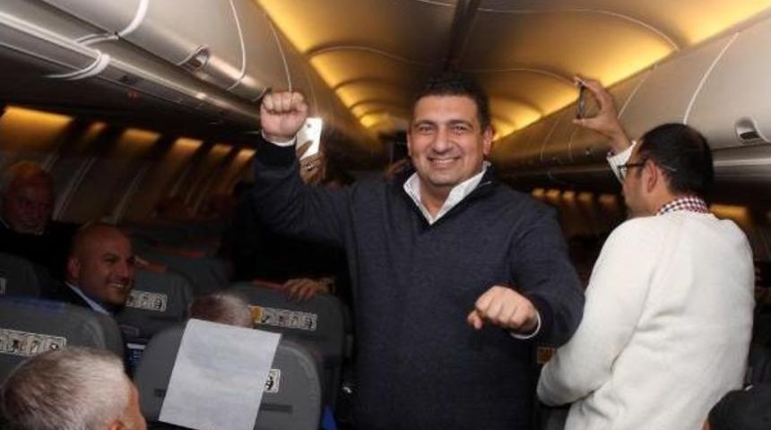 Antalyaspor, 10 Bin Metrede Galibiyet Sevincini Kutladı