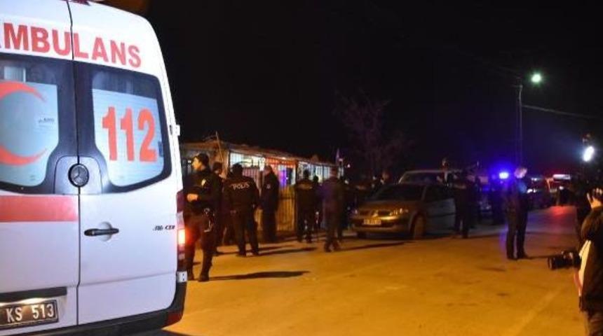 Konya'da Iki Gurup Arasında Bı&ccedil;aklı Kavga: 1 &Ouml;l&uuml; 1'i Polis 4 Yaralı