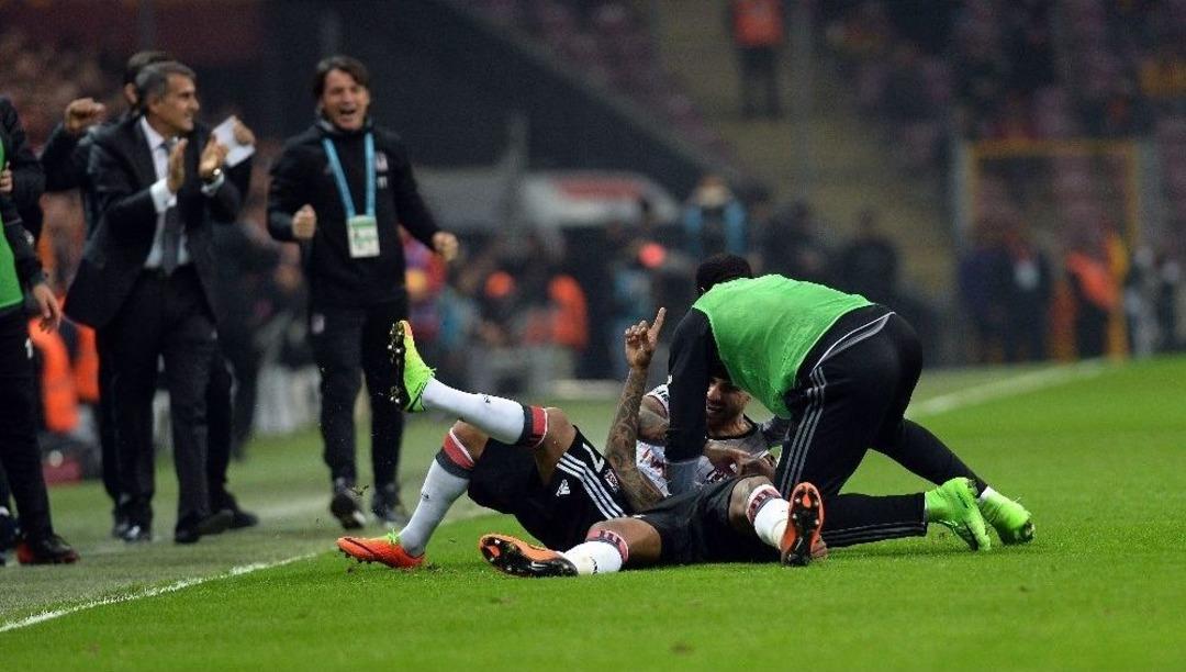 Şenol G&uuml;neş&rsquo;in, 500. Lig Ma&ccedil;ında Derbi Sevinci