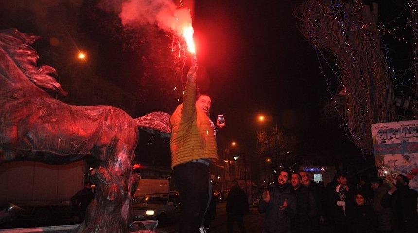Beşiktaşlılar Kars&rsquo;ta Sokağa D&ouml;k&uuml;ld&uuml;