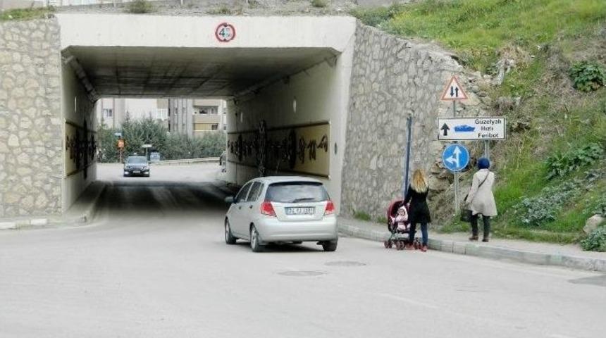 Bu Alt Ge&ccedil;itte Yayalar İ&ccedil;in Can G&uuml;venliği Yok