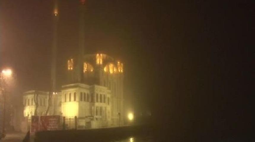 İstanbul Boğazı'nda Gemi Trafiğine Sis Engeli