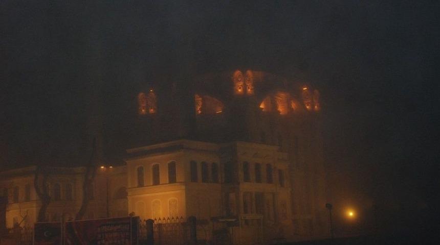 İstanbul Boğazı Sis Altında