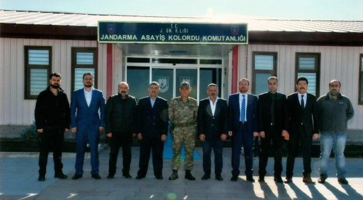 Korgeneral &Ccedil;etin&rsquo;den K&uuml;res&uuml;nniler Derneğine Yemek