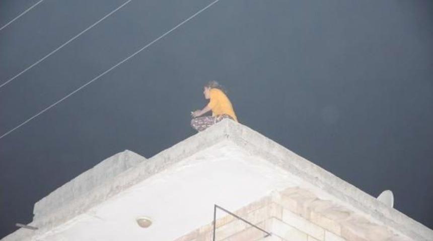 İntihara Kalkışan Kadını Psikolog Ve Polisler Ikna Etti