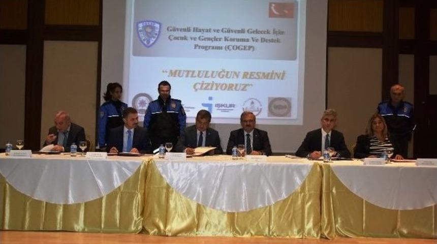 Antalya&rsquo;da "mutluluğun Resmini &Ccedil;iziyoruz" Projesi