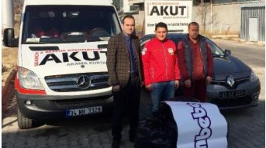 Akut Dar Gelirli Ailelere &Ccedil;ocuk Ve Hasta Bezi Ulaştırdı