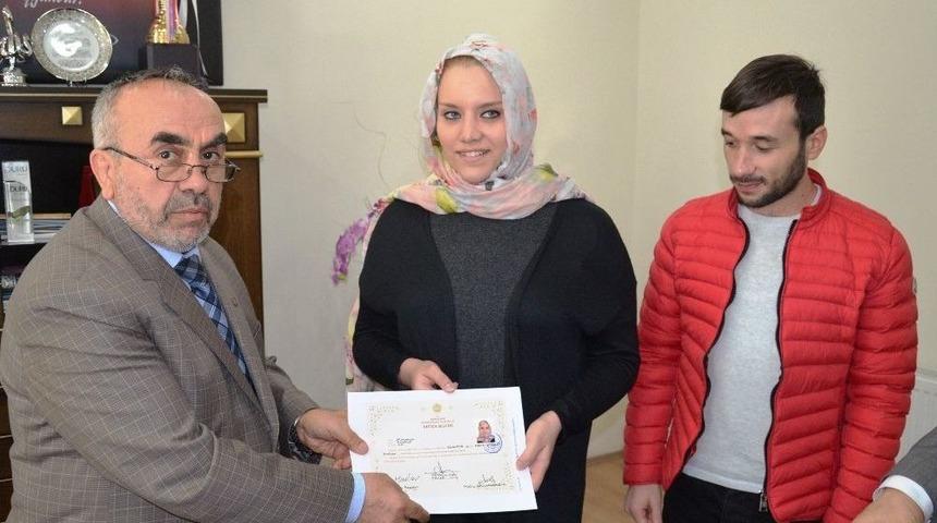 Alman Kadın, T&uuml;rk Aşkı İ&ccedil;in M&uuml;sl&uuml;man Oldu