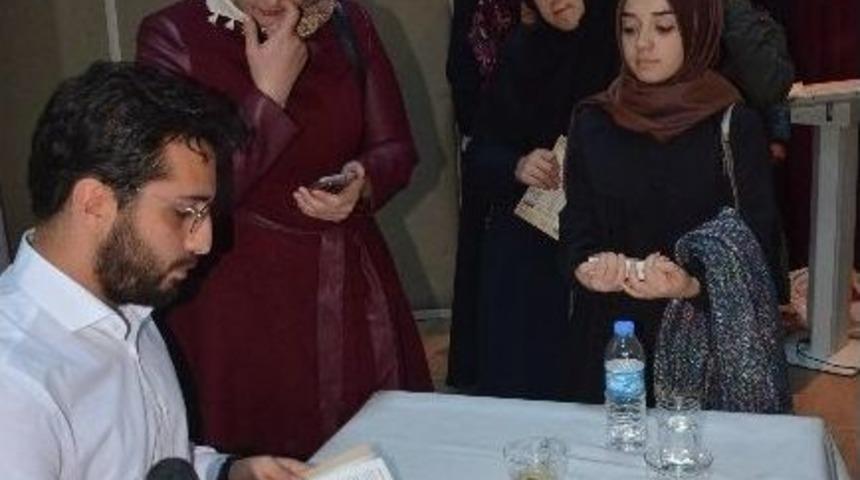 Hikmet Anıl &Ouml;ztekin S&ouml;yleşi Ve İmza G&uuml;n&uuml;