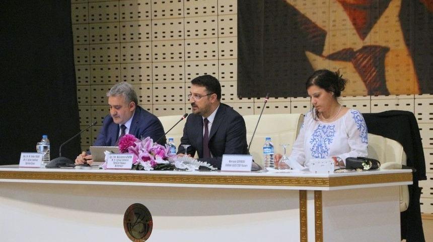 &ldquo;cumhurbaşkanlığı H&uuml;kumet Sistemi&rdquo; Konulu Panel D&uuml;zenlendi