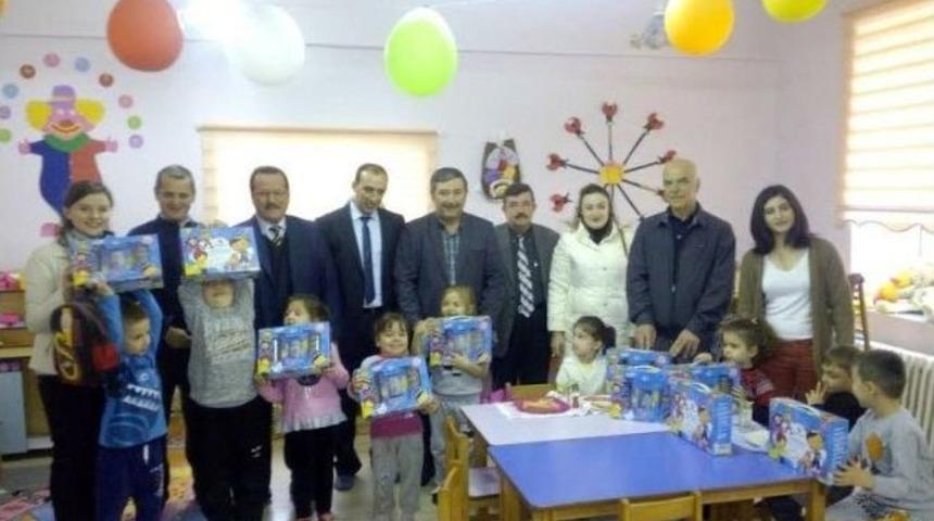 Marmarabirlik M&uuml;refte Kooperatifi&rsquo;nden Miniklere Zeytin