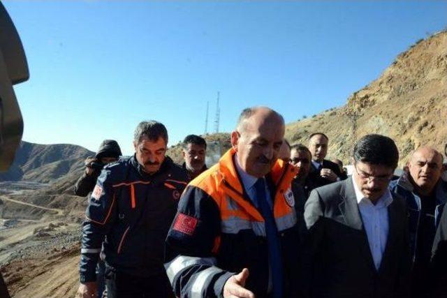 M&uuml;ezzinoğlu: Heyelan Altındaki 10 &Ccedil;alışanımıza Ulaşmaya &Ccedil;alışıyoruz 2