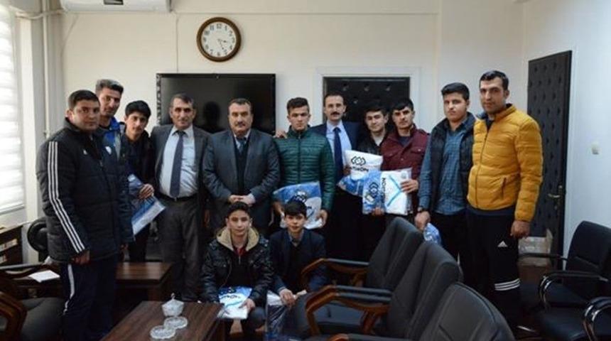 Kaymakam Karaman&rsquo;dan Sporcu &Ouml;ğrencilere Destek