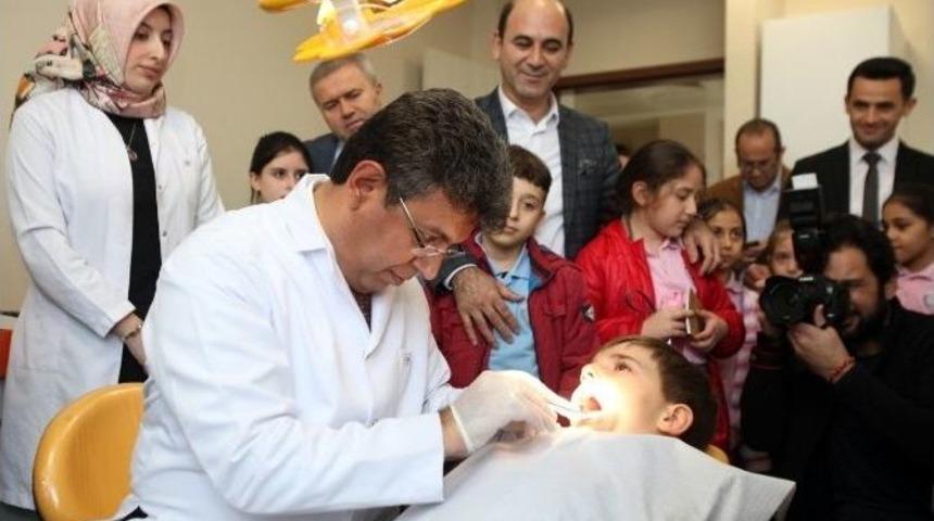 Diş Hekimi Belediye Başkanından Diş Taraması