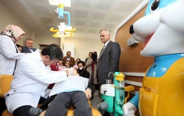 Diş Hekimi Belediye Başkanından Diş Taraması