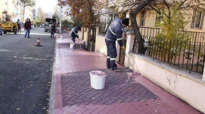 Vişnelik&rsquo;te Kaldırımlar Boyanıyor