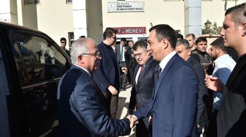 Şanlıurfa Valisi Kanaat &Ouml;nderleriyle Bir Araya Geldi