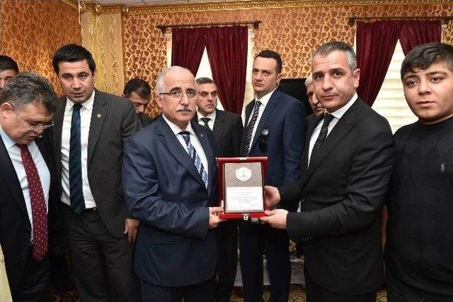 Şanlıurfa Valisi Kanaat Önderleriyle Bir Araya Geldi