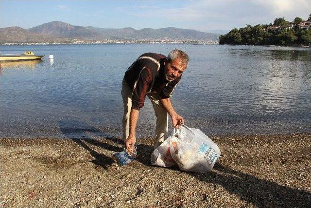 Oğlunun Acısını &Ccedil;evre Temizliği Yaparak Unutmaya &Ccedil;alışıyor 2