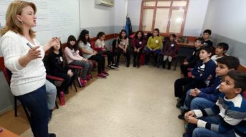 Konak&rsquo;ta &Ccedil;ocuklara Felsefe At&ouml;lyesinde Eğitim