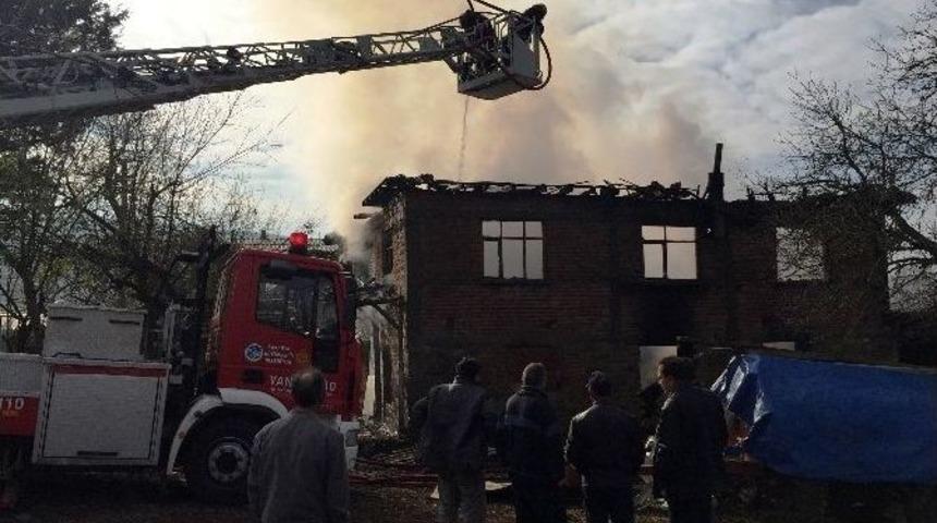 Kerpi&ccedil; Ev Alevlere Teslim Oldu