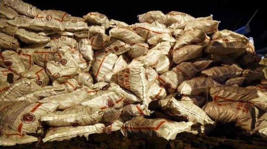 İzmit'te Gece K&ouml;m&uuml;r Yardımı