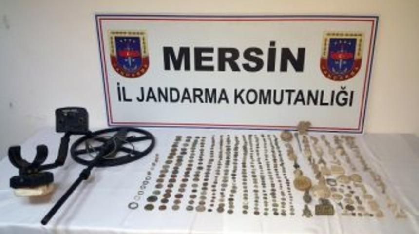 Tarsus&rsquo;ta Bir Evden 471 Adet Ka&ccedil;ak Tarihi Eser &Ccedil;ıktı