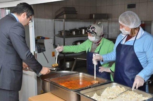 Vali Memiş’ten Gümüşhane Lisesi’ne Öğretmenler Günü Ziyareti