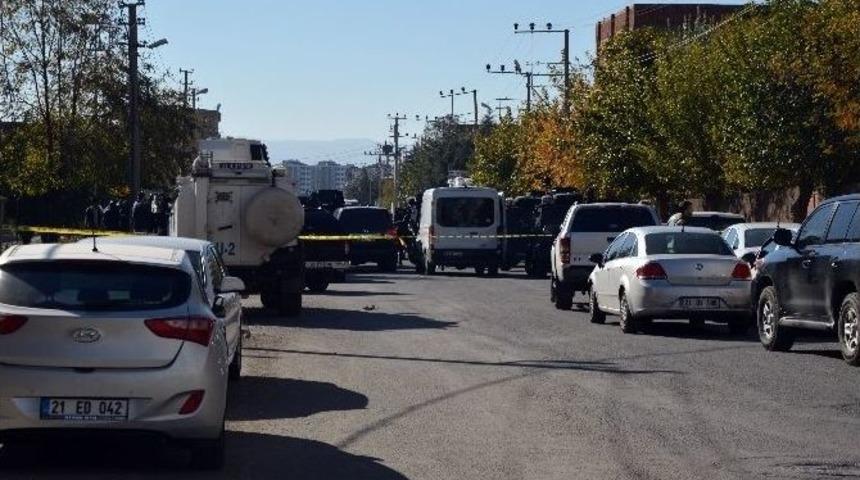 Diyarbakır&rsquo;da &Ccedil;atışma: 1 Ter&ouml;rist &Ouml;ld&uuml;r&uuml;ld&uuml;