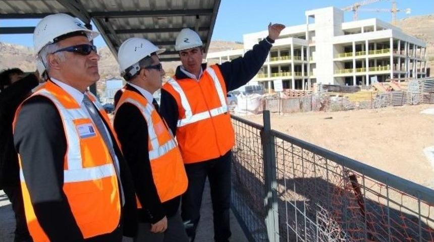 Bin 38 Yataklı Şehir Hastanesi Y&uuml;kseliyor