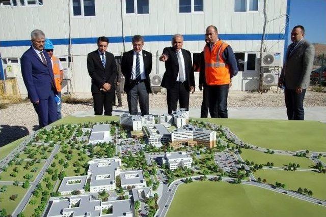 Bin 38 Yataklı Şehir Hastanesi Yükseliyor