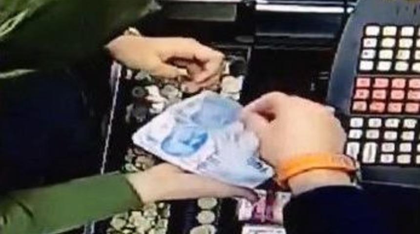 (&ouml;zel Haber) Tırnak&ccedil;ılık Y&ouml;ntemiyle Marketten 800 Tl &Ccedil;aldılar