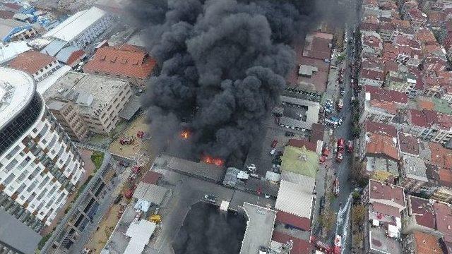 Bayrampaşa&rsquo;da &Ccedil;ıkan Yangındaki Patlamalar Havadan G&ouml;r&uuml;nt&uuml;lendi 1