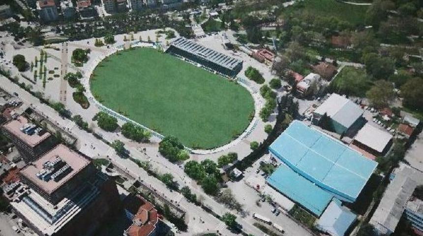 Bursa Atat&uuml;rk Stadyumu Meydan Oluyor