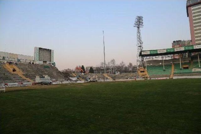 Bursa Atatürk Stadyumu Meydan Oluyor