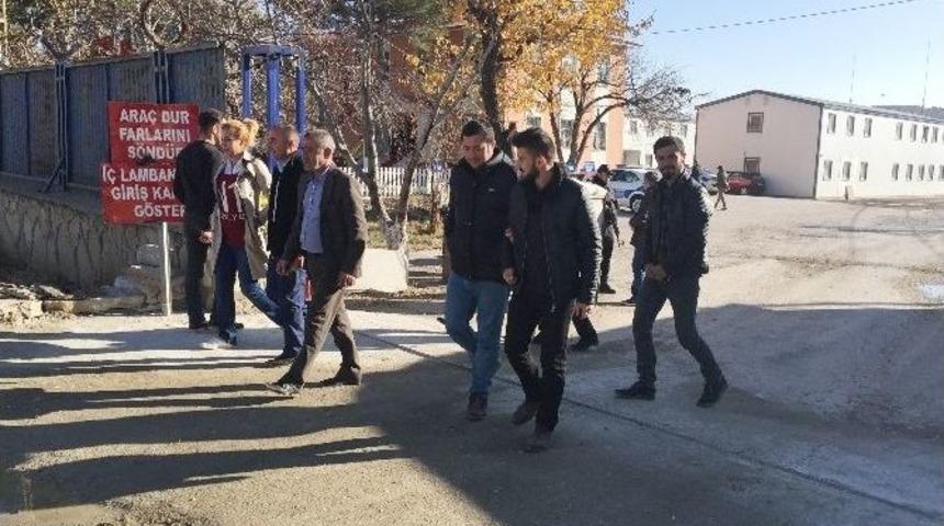 Ak Parti İl&ccedil;e Başkanlığına Bombalı Saldırı D&uuml;zenlenmesi