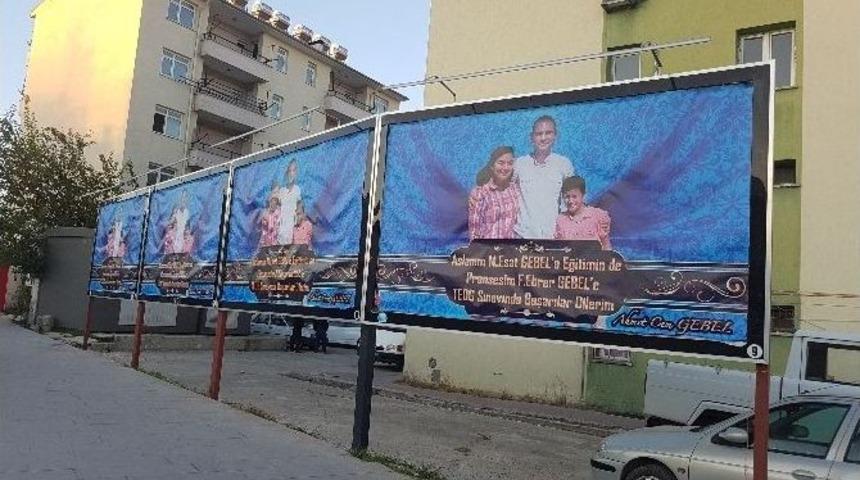 &Ouml;ğretmen Babadan Teog Sınavı &Ouml;ncesi &Ccedil;ocuklarına Afişli Jest