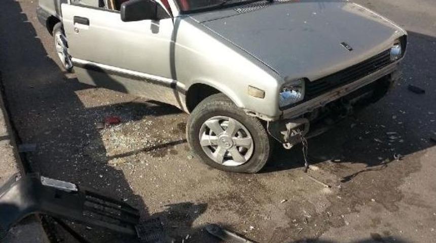 Davalı Oldukları Ailenin Otomobiline Sopalı Bı&ccedil;aklı Saldırı