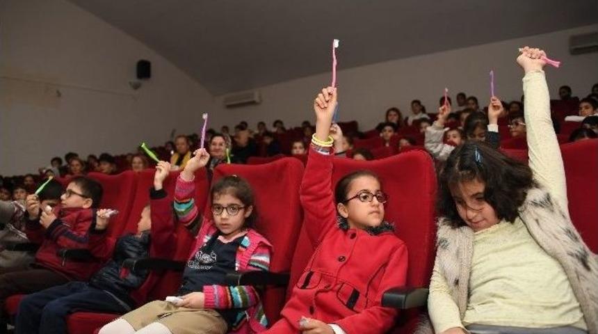 Gezici Diş Sağlığı Tarama Aracı Okullarda