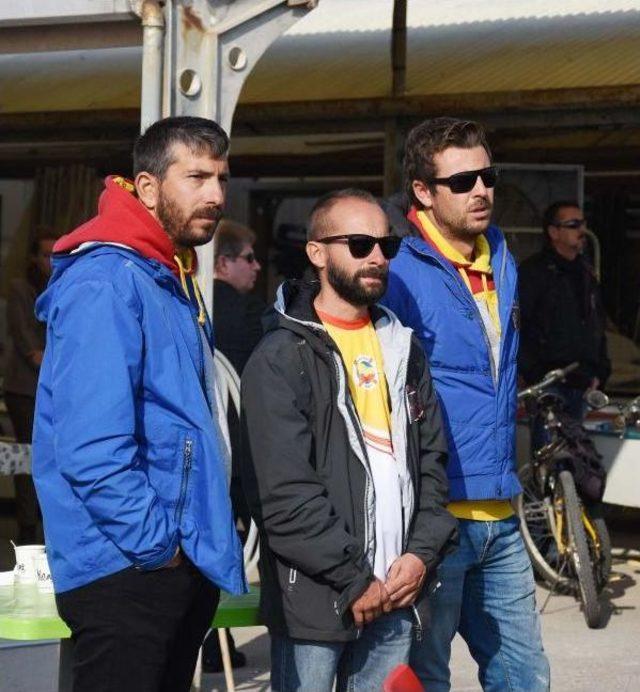 Karşıyaka Ve G&ouml;ztepe Camiaları, Metin I&ccedil;in Ağladı 1