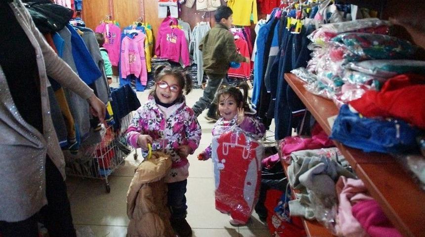 Tika L&uuml;bnan&rsquo;da Yetimlerin Y&uuml;z&uuml;n&uuml; G&uuml;ld&uuml;rd&uuml;