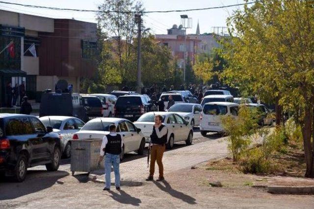 Diyarbakır'da Suikast Hazırlığındaki Kadın Pkk'lı Ölü Ele Geçti (2)