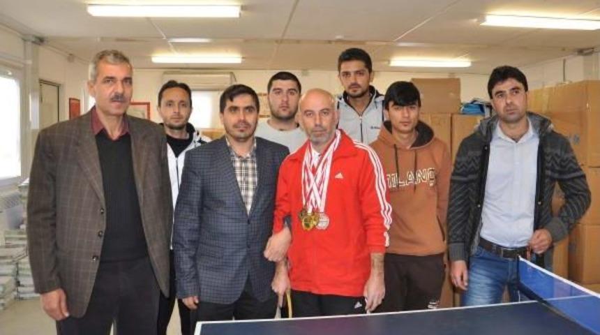 Suriyeli Masa Tenis&ccedil;inin Hayali Ay Yıldızlı Formayı Giymek