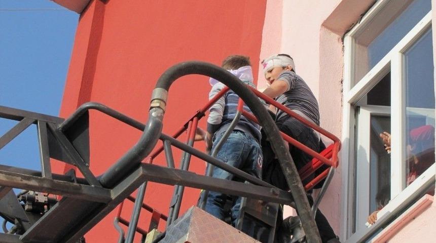 Atat&uuml;rk İlkokulunda Deprem Ve Yangın Tahliye Tatbikatı