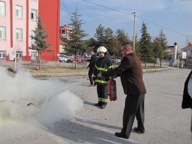 Atatürk İlkokulunda Deprem Ve Yangın Tahliye Tatbikatı