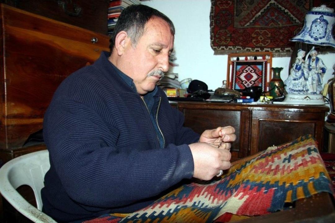 Asırlık Halılar Usta Ellerde Yeniden Hayat Buluyor