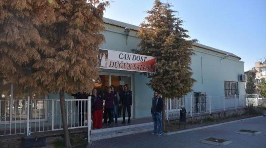 Gerginliğe Neden Olan O D&uuml;ğ&uuml;n Salonu Yıkıldı